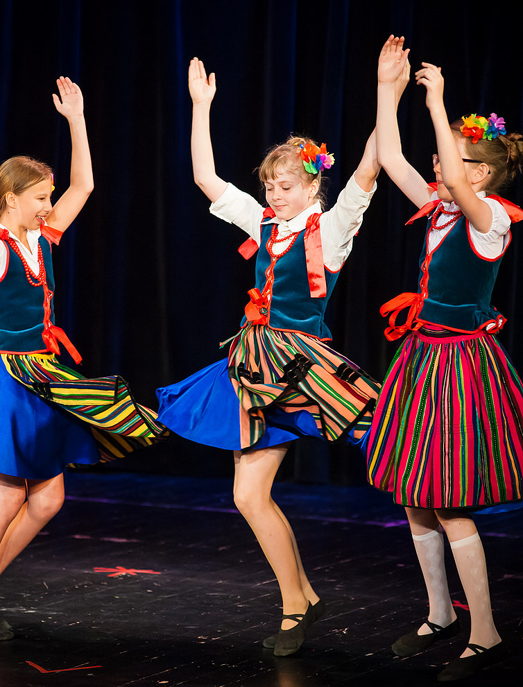 Reprezentacyjny Zespół Ambasadorów Polskiego Tańca „Bella Polonia” - Zdjęcie 7 z 21